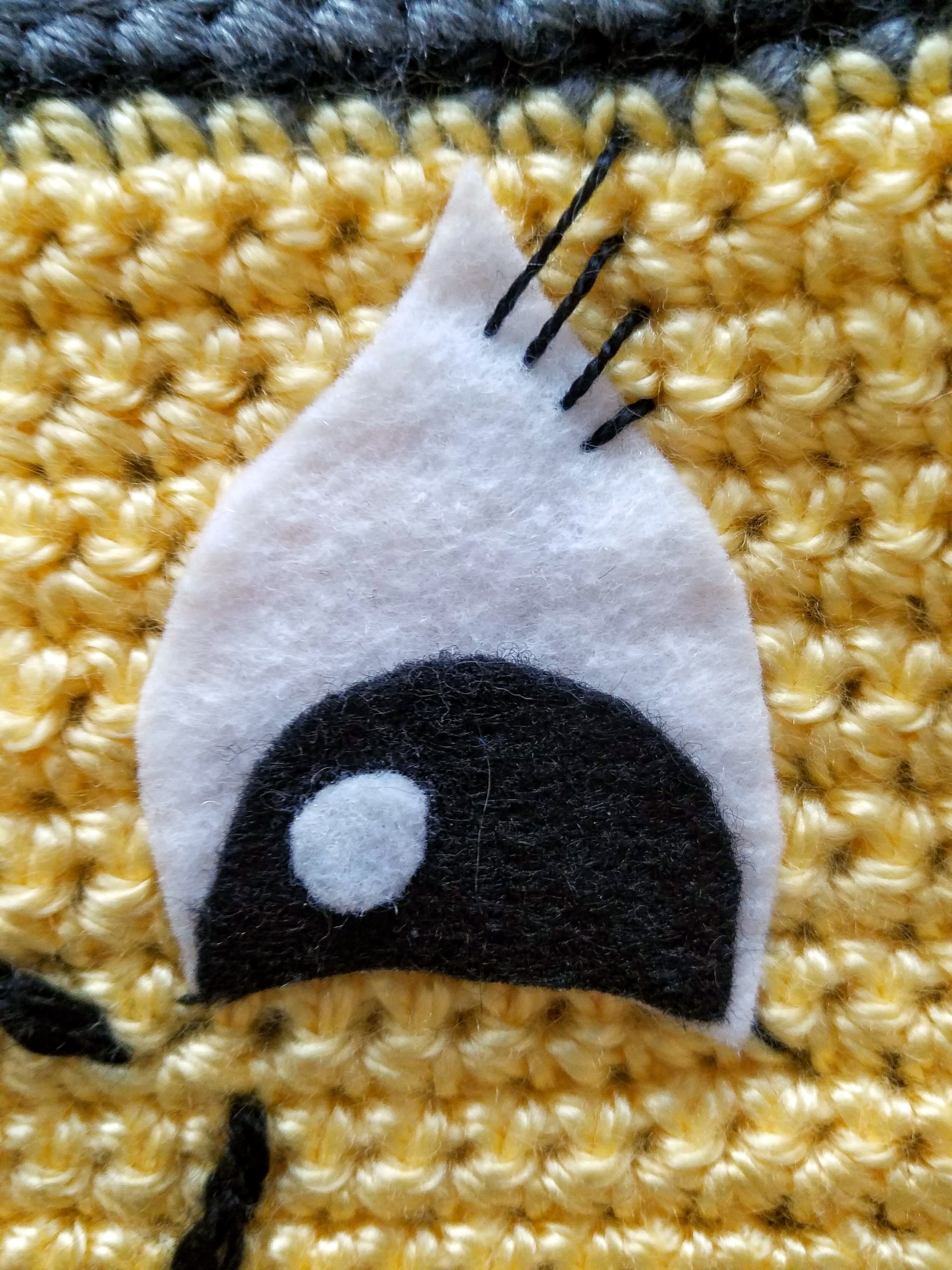 Pencil purse eye closeup 1